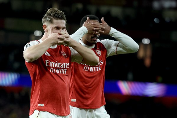 索尔斯克亚：约克雷斯是团队型中锋，他积极勤快况且异常贤惠