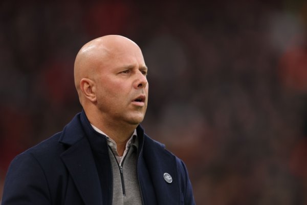 斯洛特：伊萨克和埃基蒂克能所有上场，但这意味着中场需要重组