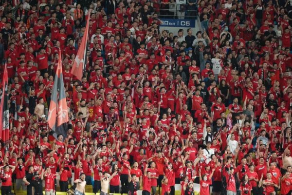 退出争冠！蓉城官博被冲，多数球迷涌入评述区怒骂惩办层引援不力