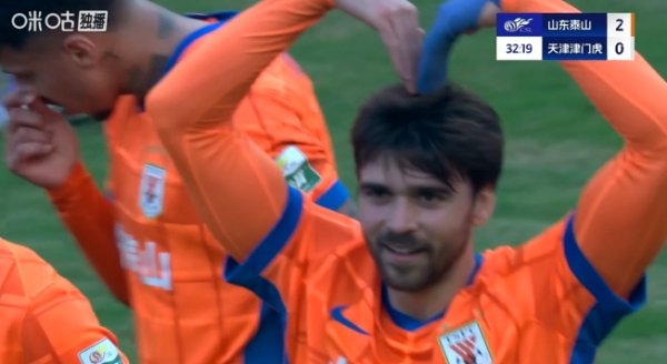 泰山2-0跨越！瓦科缱绻谢文能传中，泽卡头球破门+向看台比心示爱