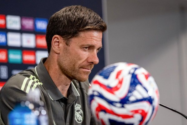 毕巴名宿：阿隆索没接续世俱杯时的532阵型 他更喜欢戒指而非格调