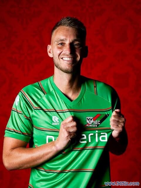 时隔半年前巴萨门将西莱森迎复出，8扑转圜奈梅亨晋级荷兰杯次轮