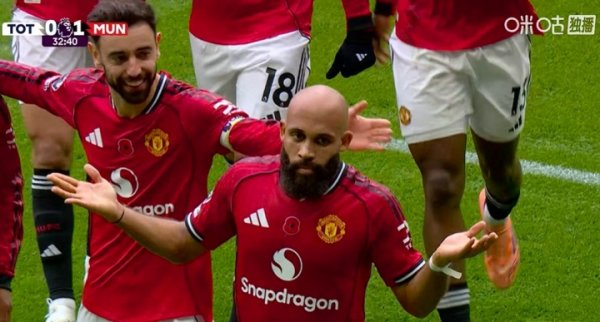 双手一摊我是老詹🤣姆伯莫进球后摊手庆祝，死后B费摸头杀已至