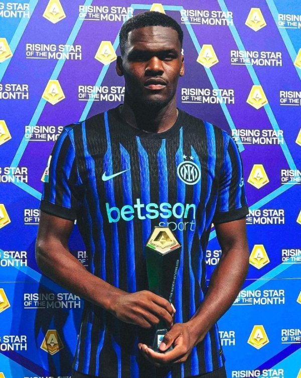 4场两球4助！对阵拉王人奥前，国米先锋博尼领取意甲月最好球员奖项