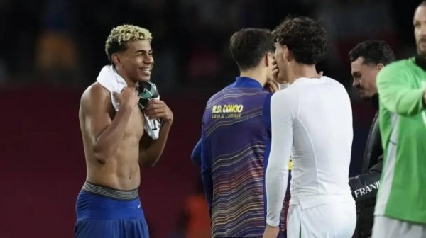 至好相见！每体：佩尼亚和福特在赛后与巴萨的前队友们拥抱致意