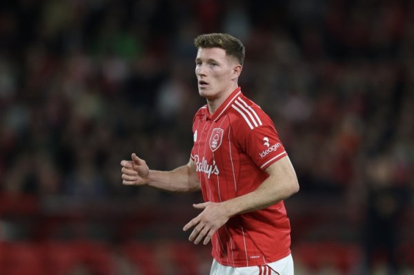 丛林中场安德森本赛季联赛逼抢下完成传球492次，英超球员最多