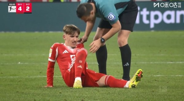 望无大碍！卡尔疑似受伤无法坚合手被换下，杰克逊替补登场