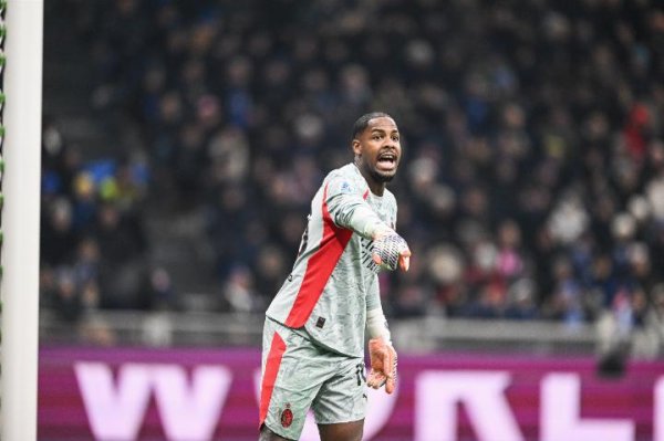 输在门将❓指摘员：索默单手扑救但没扑好 迈尼昂告捷诱惑恰20