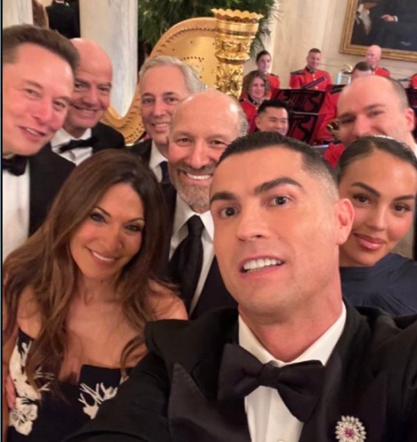C罗在白宫自拍：图中还包括乔治娜、马斯克、因凡蒂诺等东说念主